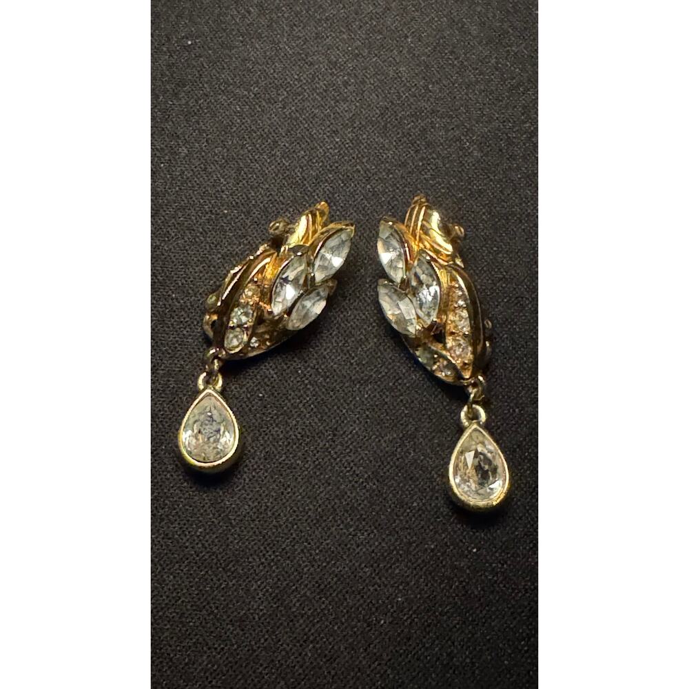 Vintage Crown Trifari Dangle Drop Crystal Clip On Earrings